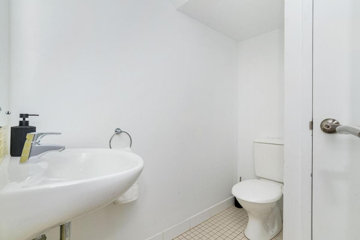 Warm Waves - Pool Apartment Glenelg