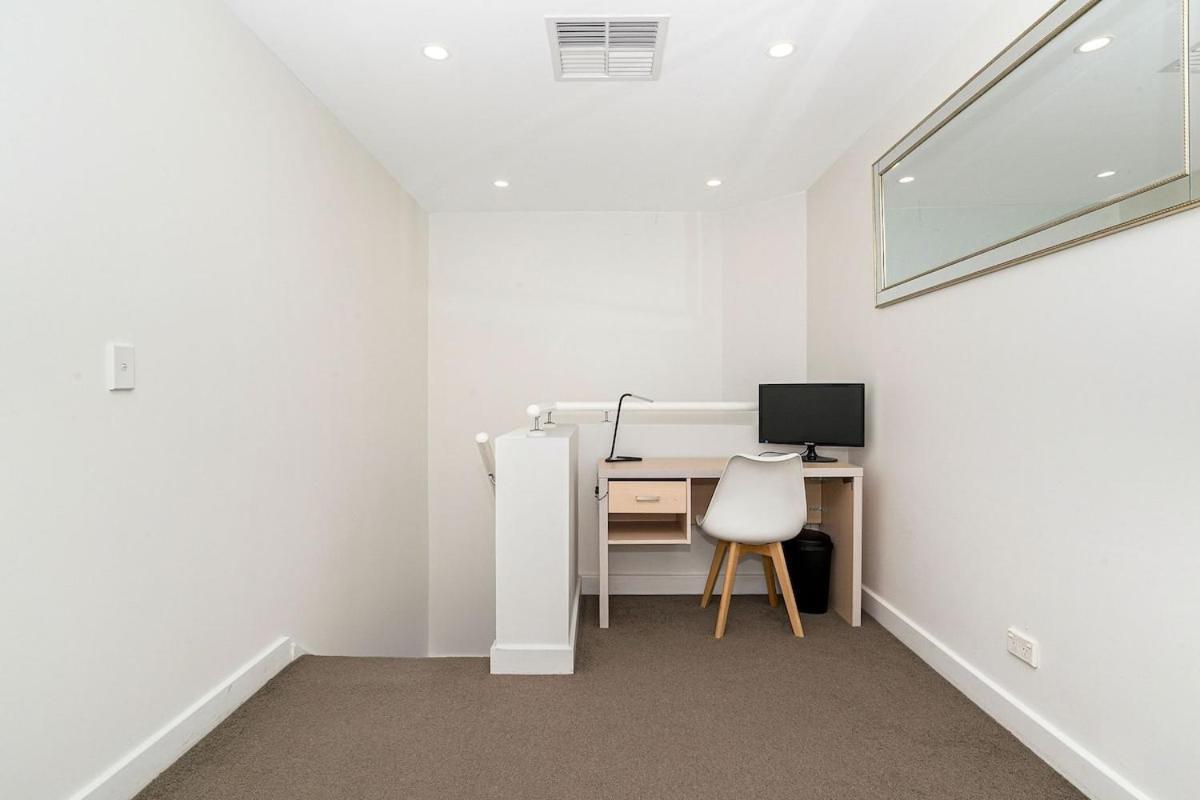 Warm Waves - Pool Apartment