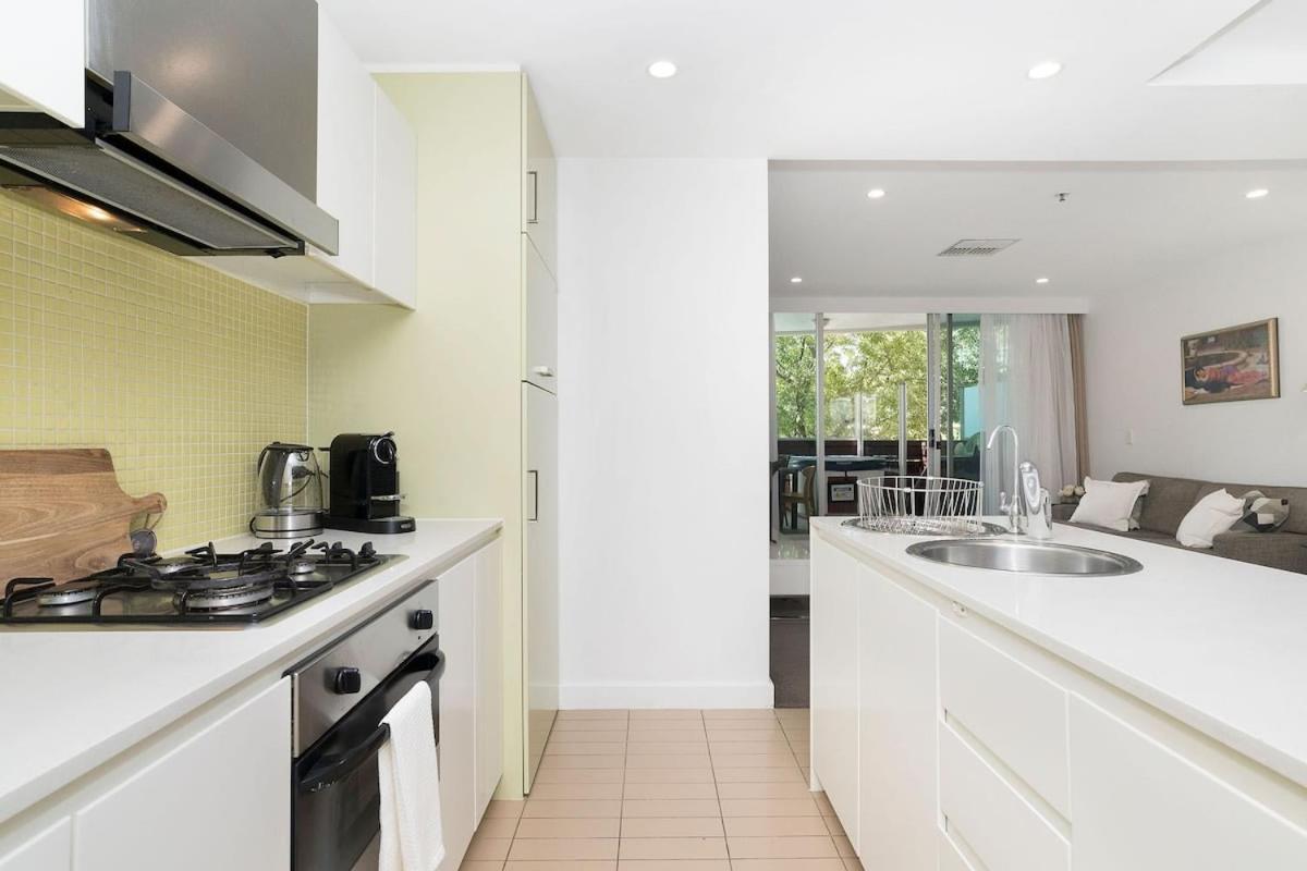 Warm Waves - Pool Apartment Glenelg
